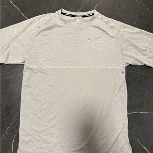 Nike Light Gray Men's Short Sleeve Tee
